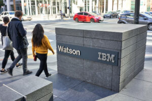 IBM نے Watsonx کا آغاز کیا تاکہ کاروباری اداروں کو کارکنوں کو دروازے سے باہر نکالنے میں مدد ملے