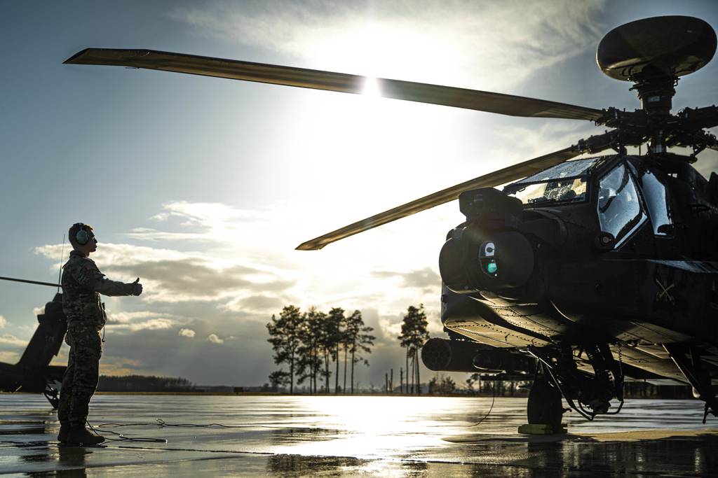 Industria elaborează planuri pentru a menține flota de elicoptere capabilă timp de zeci de ani