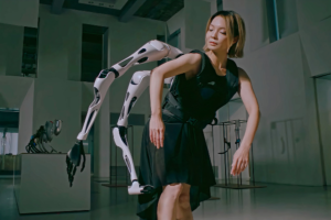 Jizai Arms – KI-Roboterarme, die Sie in Spider-Man verwandeln