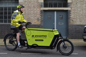 Zoomo yang berbasis di London memperluas armada dengan sepeda Urban Arrow E-Cargo, membuka jalan bagi pengiriman perkotaan yang lebih ramah lingkungan | UE-Startup