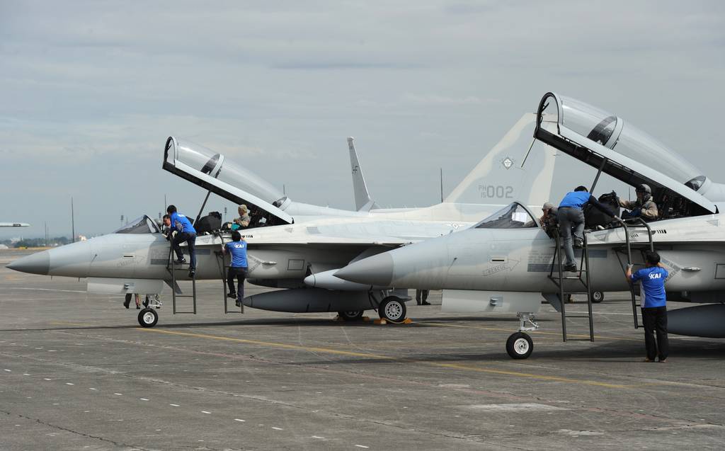 Malaezia semnează oferte pentru avioane ușoare de luptă și avioane de patrulare maritimă