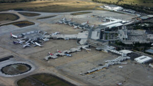 Liczba pasażerów na lotnisku w Melbourne wzrosła o 20%, ale ruch krajowy spadł