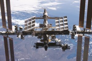 NASA mengusulkan pendekatan kontrak "hybrid" untuk kendaraan deorbit stasiun luar angkasa