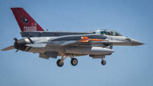 Nuevos destellos de cola celebran los 30 años de entrenamiento de F-16 de la Fuerza Aérea de la República de Singapur en Luke AFB