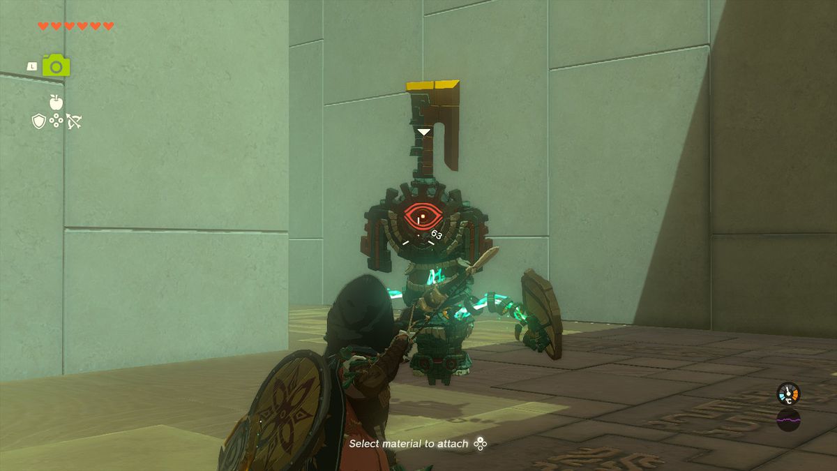 Link se bori proti konstruktu vojaka ii v svetišču Orochium v ​​Zelda Tears of the Kingdom.