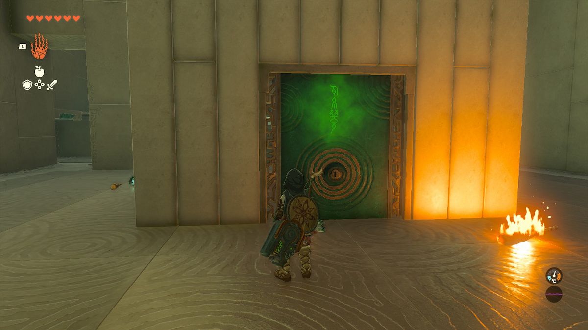 Link apre una porta nel Santuario di Orochium in Zelda Tears of the Kingdom.