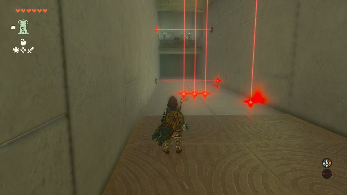 Link navigeerib Zelda Tears of the Kingdomis Orochiumi pühamu lasereid täis koridoris.