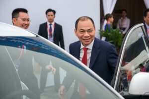 Vietnami rikkaim mees suurendab riskantset 8 miljardi dollari suurust panust elektrisõidukitele