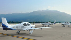 Small Cirrus SR20 sport plane crashes in Croatian mountains with three Dutch people onboard.