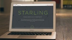 Starling Bank uppnår sexfaldigt intäkter, VD lämnar