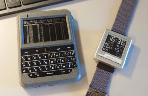 Denne Raspberry Pi-drevne BlackBerry-bipper fester som om det var 2009