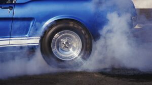 Rengasvalmistajat ovat paineen alla, kun liian paljon kumipäästöjä tulee tielle - Autoblog