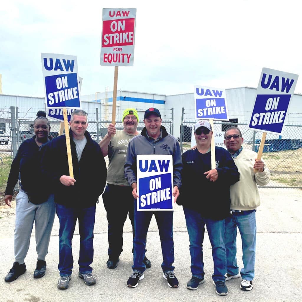 UAW uderza w dostawcę Forda strajkiem - Biuro Detroit