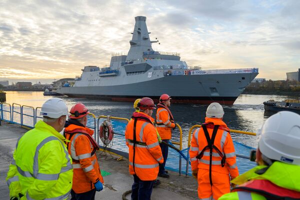 英国 26 型护卫舰格拉斯哥建造恢复，同时调查电缆损坏