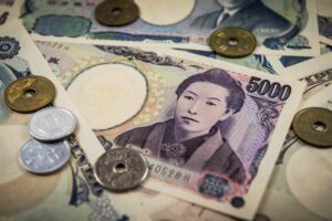 USD/JPY consolidates its recent gains to nearly two-month high, trades below mid-137.00s