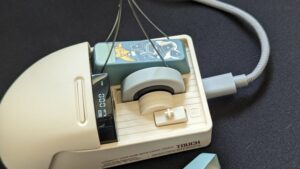 Đánh giá công nghệ kỳ lạ: một con chuột có keycaps có thể tráo đổi, keeb trong suốt và loa trông giống như một PC chơi game