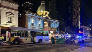 Автобус из Аделаиды сбил женщину из Западной Австралии в центральном деловом районе