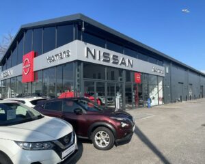 Yeomans genomför en trio av renoveringar av Nissan-återförsäljare