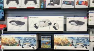 PlayStation VR2 を小売店で購入できるようになりました