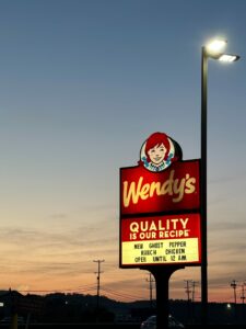 Wendy's 筹款活动与其他快餐连锁店的比较分析 - GroupRaise