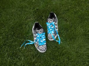 Η Adidas Taps διάσημο καλλιτέχνη FEWOCiOUS για το πρώτο της NFT-Gated NFC-tagged Physical Sneaker Drop - NFTgators