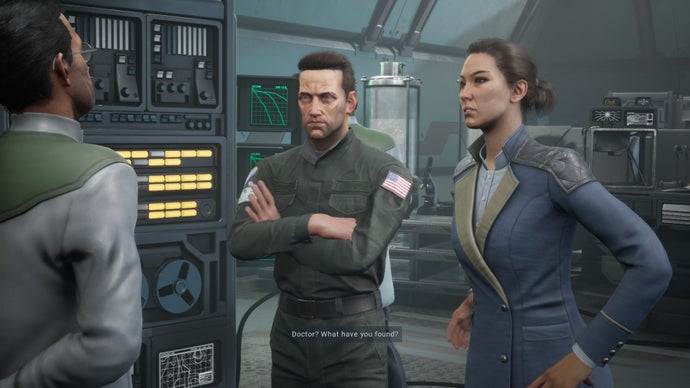Tindalos Interactive'in film uyarlaması Aliens: Dark Descent'ten bir ara sahne, ikili kahramanlar Maeko Hayes ve Jonas Harper'ın, düşen uzay gemisi Otago'da bir bilim adamıyla sohbetini gösteriyor.