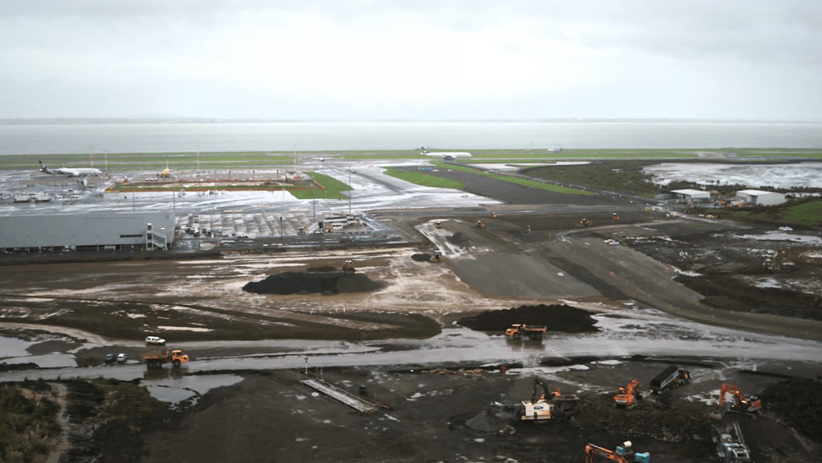 Auckland mendaur ulang beton landasan pacu lama menjadi lapangan terbang baru