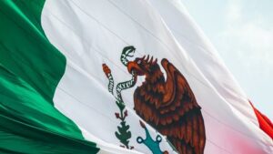 अप्रवासियों के लिए बैंक ने मेक्सिको सीमा स्थान खोला