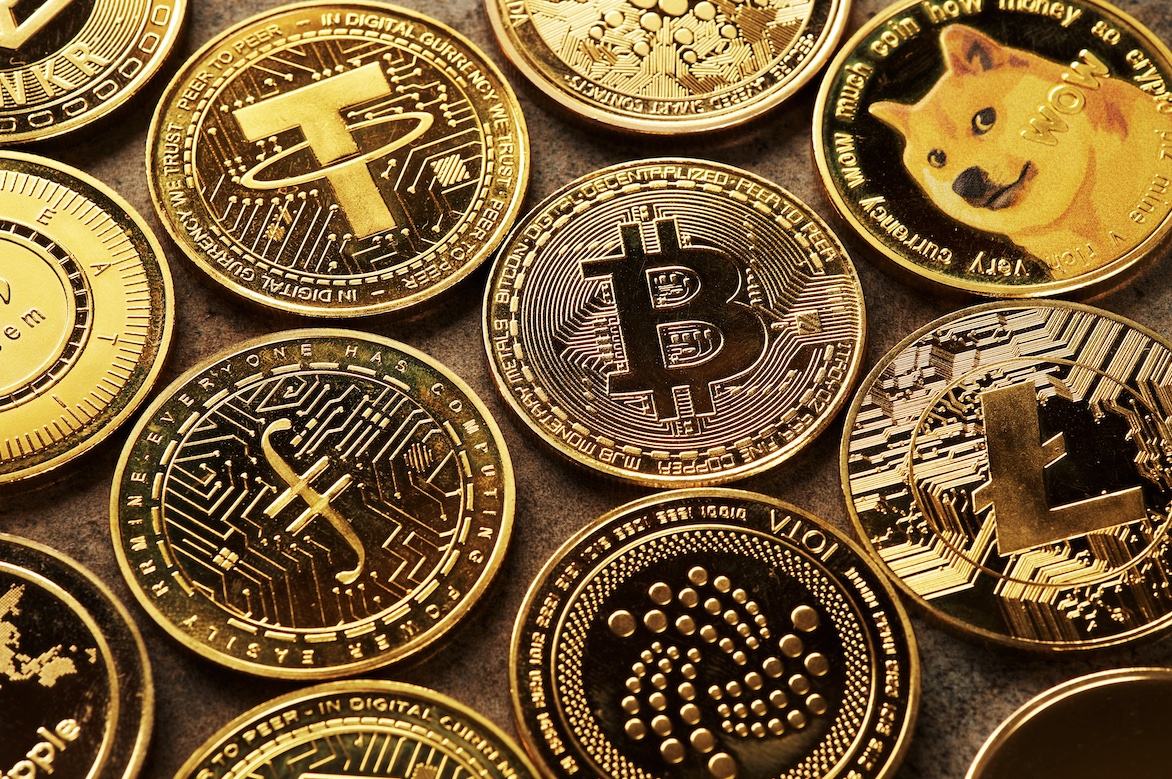 Bitcoin, Ether pridobita, medtem ko večina prvih 10 kriptovalut pade pod pritiskom tožb SEC
