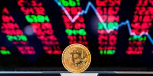 A bitcoin zuhant, miután a Fed kihagyta a díjemelést júniusban, azonban a 2 extra tényező növekedése ebben az évben - CryptoInfoNet