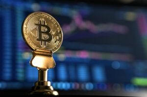 Bitcoin scade sub 27,000 USD; Ether, toate primele 10 cripto-uri alunecă pe fondul procesului SEC