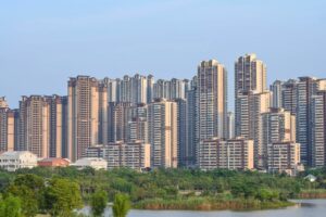 China's vastgoedcrisis zal naar verwachting jaren aanhouden en dreigt over te slaan naar de wijdere regio