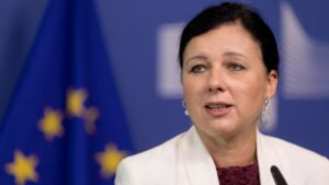 Comissário da UE pede regulamentos de IA: 'Não vejo nenhum direito das máquinas à liberdade de expressão'