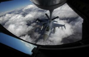 Pilot F-16 nazywa poszukiwane przez Ukrainę myśliwce „łatwymi w pilotażu”