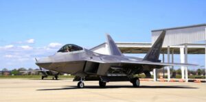 L'addestramento al volo dell'F-22 inizia alla base della Virginia dopo anni nel limbo