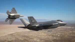 Le F-35 et le F-22 volent avec succès avec un logiciel commun lors d'un projet de test d'innovation