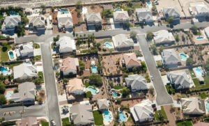 Premor Feda glede obrestnih mer je udarec za cenovno dostopna stanovanja v Kaliforniji