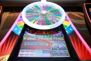 Hazarder spremeni 7 dolarjev v 2.1 milijona dolarjev z zmago na igralnem avtomatu v Las Vegasu