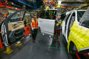 GM Menginvestasikan $500 Juta di Pabrik Texas untuk SUV Bertenaga Gas - Biro Detroit