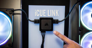 Praktisk med iCue Link, Corsairs ene kabel som styrer dem alle
