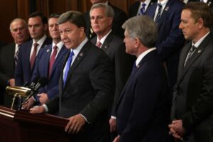 House Armed Services-voorzitter wil China-uitgavenrekening, minder hulp aan Oekraïne