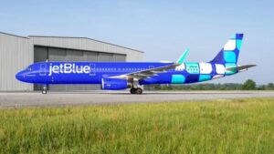 A JetBlue új, merész, szabványos menta festést mutat be