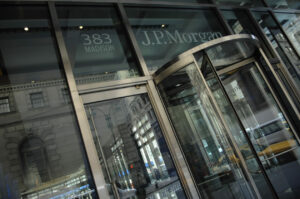 تتعاون JPMorgan مع البنوك الهندية للتسويات القائمة على blockchain: Bloomberg