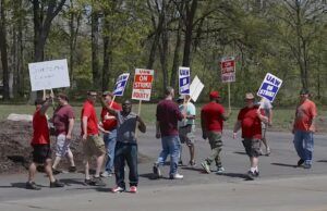 자동차 산업에 파문을 일으키는 노동 불안 - 디트로이트 사무국