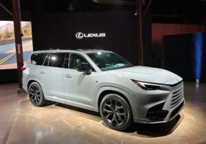 Lexus løfter dekslene av Ny, trerads TX SUV - Detroit Bureau