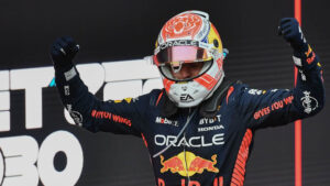 Max Verstappen wint Spaanse GP vanaf pole voor 40e carrièreoverwinning