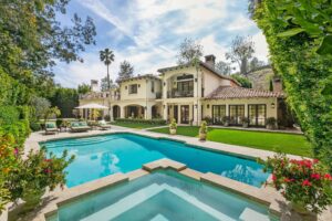 "Modern Family"-skådespelerskan Sofia Vergaras Los Angeles Estate kommer ut på marknaden för 18 miljoner dollar