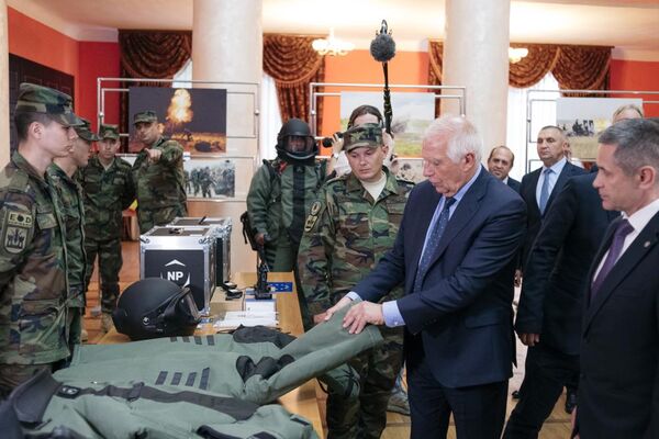 Moldova menerima peralatan militer yang didanai UE