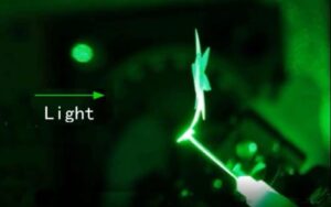 Un «tournesol» à cristaux photoniques suit la lumière – Physics World