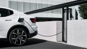 Polestar neemt als laatste de Tesla NACS-poort over en krijgt toegang tot de Supercharger
